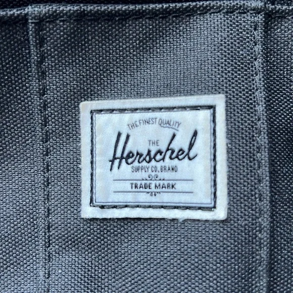 Black Cruz Crossbody Herschel Bag, 0.5L - Picture 3 of 5